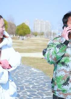 穷小子去相亲，没想接了个电话就抱得美人归，整个过程太逗了