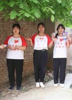 最美手机宝宝评选，大妞手机宝宝被大家误解，小朋友能帮助她吗？