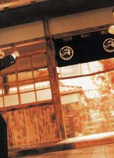 李连杰的这场硬桥硬马对打才堪称是教科书级,身体亦是巅峰状态