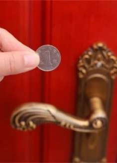 不管男人女人，出门记得带枚1元硬币，好多人不懂啥原因，看一下