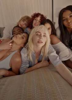 新歌首播，跟 Billie Eilish 一起睡衣趴！