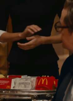尼克请特工吃饭，打开锅盖一看却是麦当劳快餐，未免有点寒碜
