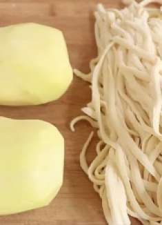 土豆和面条一起做，劲道入味有营养，好吃不腻太香了，家人爱吃