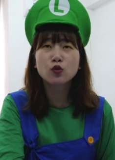 奥特曼真人版:奥特曼和马里奥争抢无硼砂,多多白得