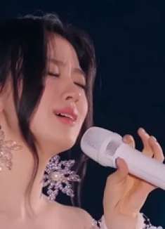 单依纯实力有多恐怖？2025又一首歌一夜破亿，网友：耳朵又怀孕了