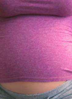 女孩一夜之间大了肚子,生下了吃人的怪物,还是一雌一雄!