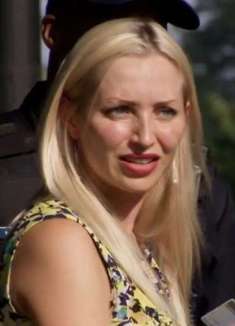 小孩姐制裁！无礼的野蛮人自有天降正义惩罚