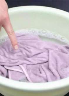 洗毛巾别拿开水烫，往水里撒一点，脏毛巾洗完干净又柔软，看看