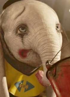 马戏团老板为占便宜，买了头怀孕的大象，不料生下来一只小怪物