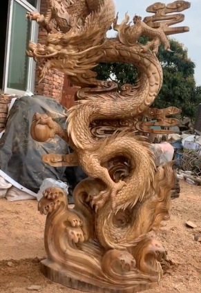 这才是绝活,用木头雕刻一个栩栩如生的龙!